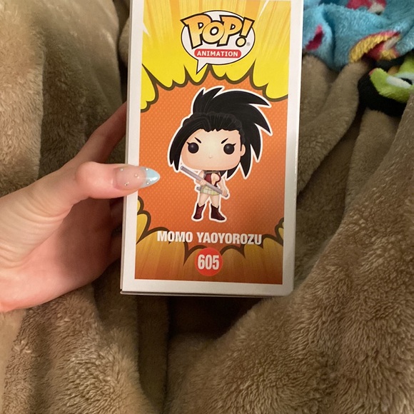 Momo yaoyorozu funko Pop - Picture 2 of 5